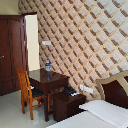 Hotel Falcon Thiruvananthapuram Екстериор снимка