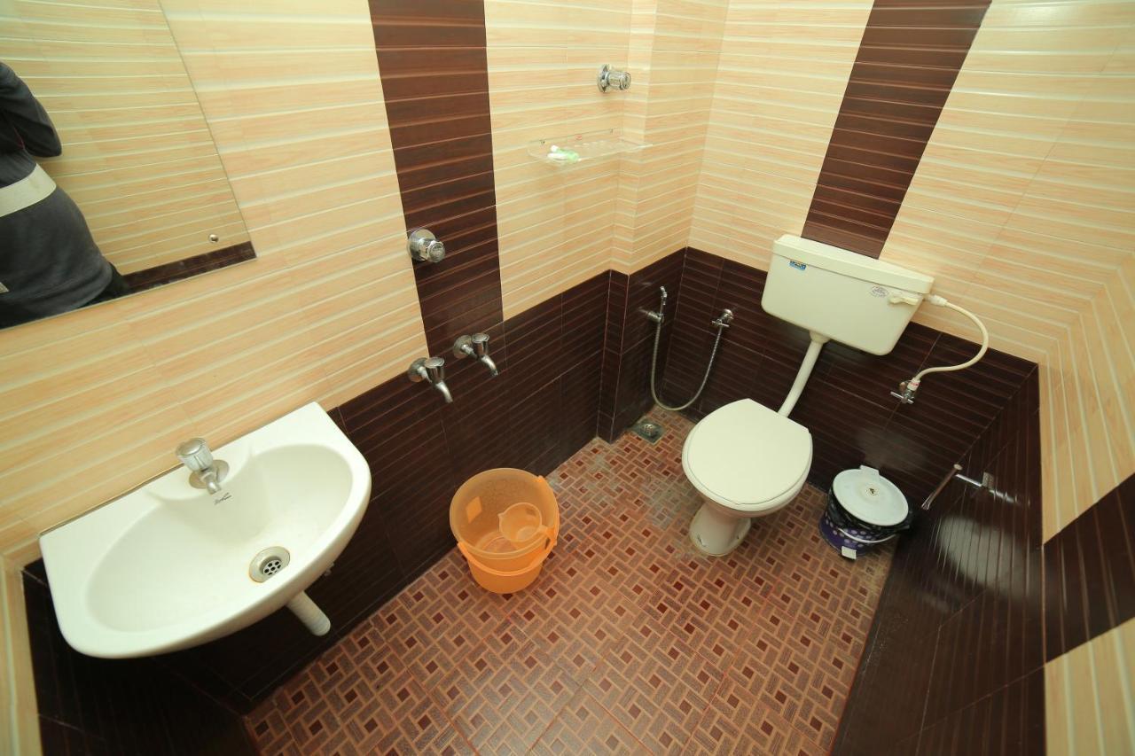 Hotel Falcon Thiruvananthapuram Екстериор снимка