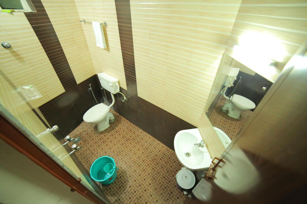 Hotel Falcon Thiruvananthapuram Екстериор снимка