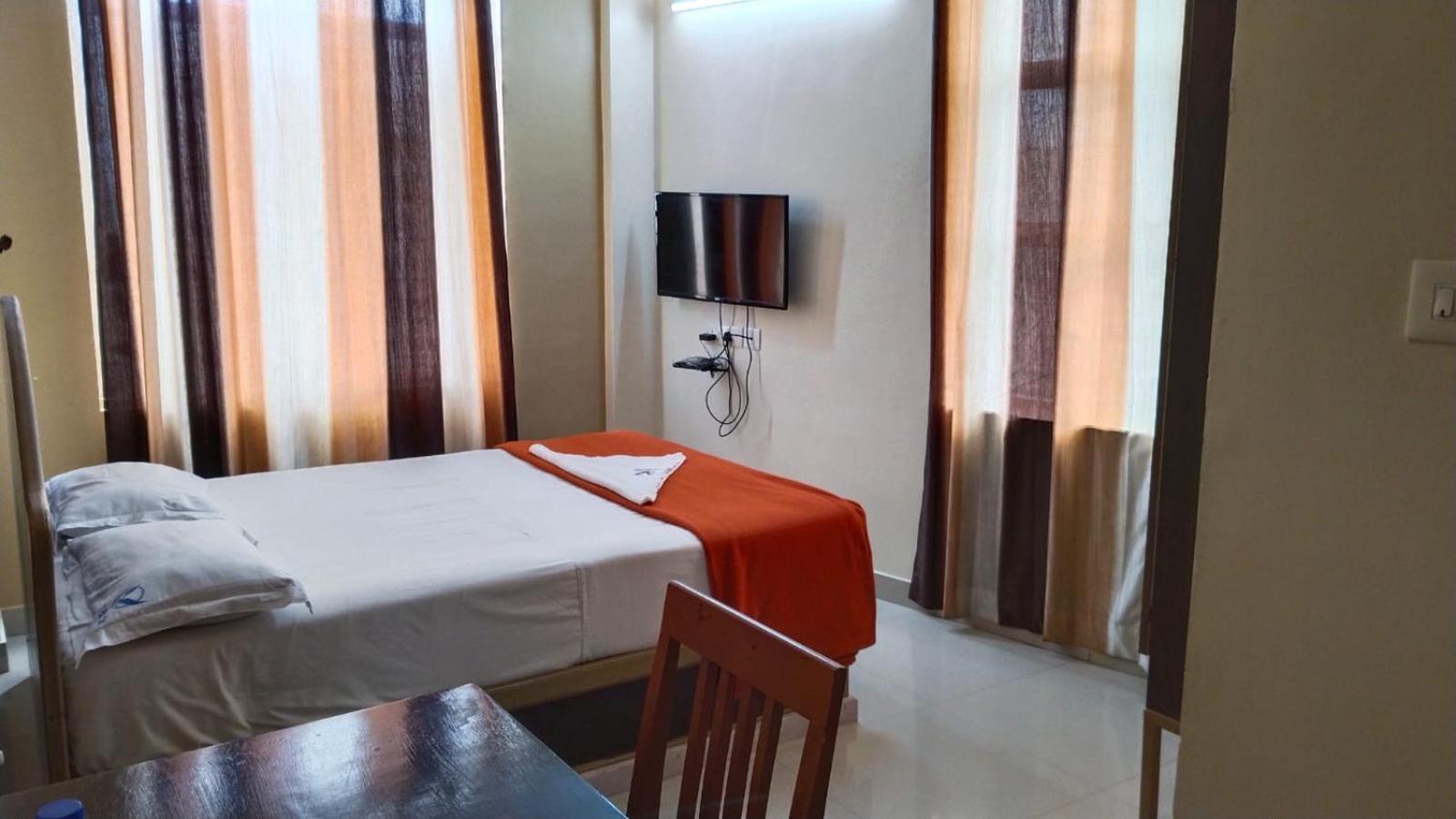 Hotel Falcon Thiruvananthapuram Екстериор снимка
