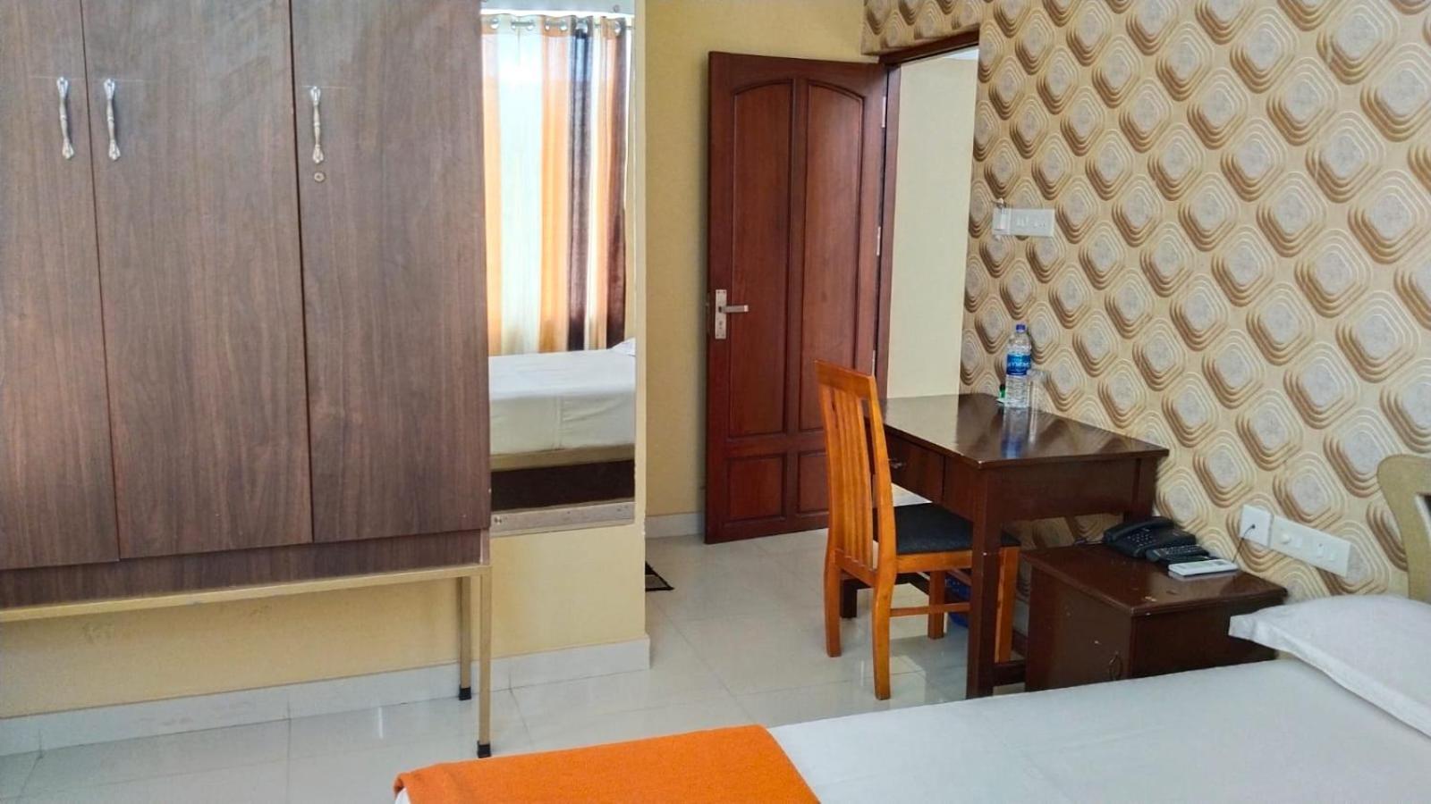 Hotel Falcon Thiruvananthapuram Екстериор снимка